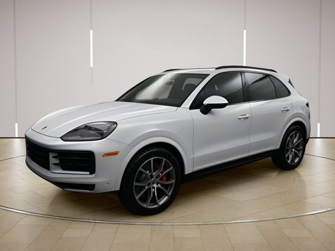Certified 2025 Porsche Cayenne S AWD/4WD image 4