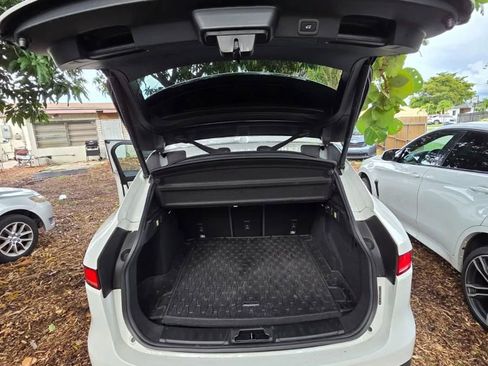 Used 2017 Jaguar F-PACE R-Sport image 4