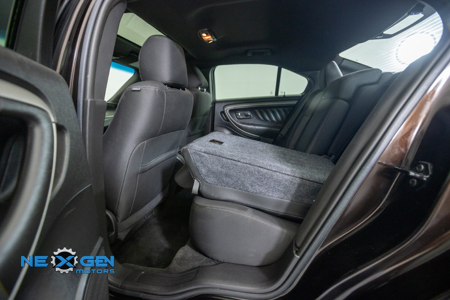 Used 2013 Ford Taurus SEL FWD image 29