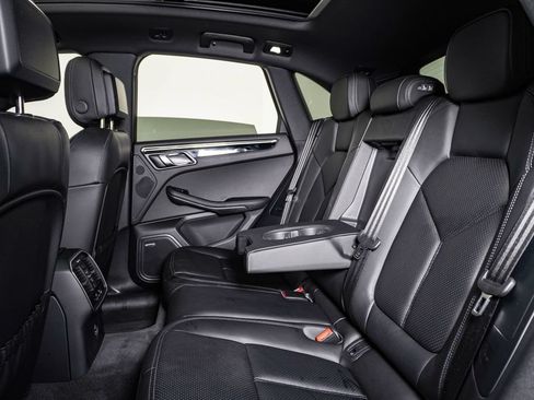 Certified 2026 Porsche Macan AWD/4WD image 17