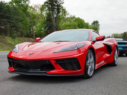 Used 2020 Chevrolet Corvette Stingray Preferred Cpe w/ 2LT Preferred Equipment Group RWD image 2