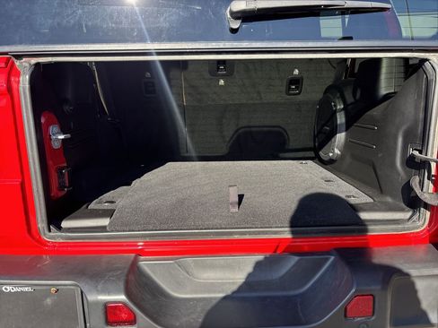 Used 2022 Jeep Wrangler Unlimited Sahara w/ LED Lighting Group image 29