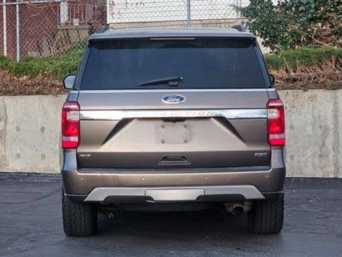 Used 2018 Ford Expedition XLT w/ Equipment Group 202A AWD/4WD image 4