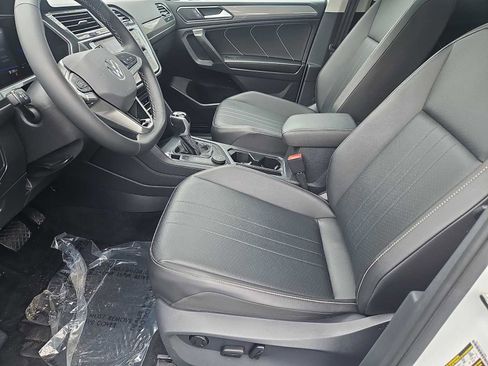 Used 2022 Volkswagen Tiguan SE w/ Panoramic Sunroof Package image 29