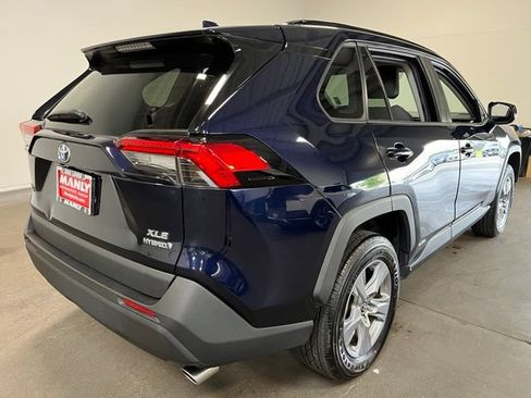 Used 2022 Toyota RAV4 XLE AWD/4WD image 3