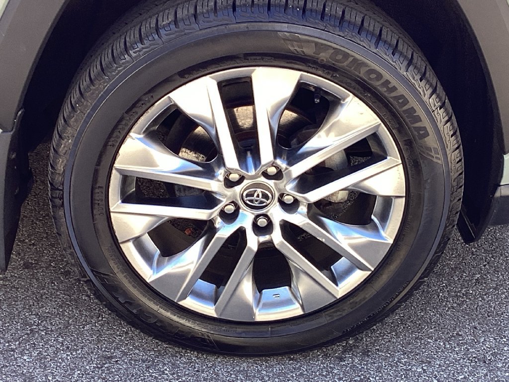 Used 2020 Toyota RAV4 XLE Premium AWD/4WD image 23