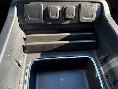 Used 2015 Chevrolet Silverado 1500 High Country image 31