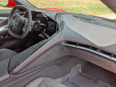 Used 2021 Chevrolet Corvette Stingray Premium Cpe w/ Z51 Performance Package RWD image 28