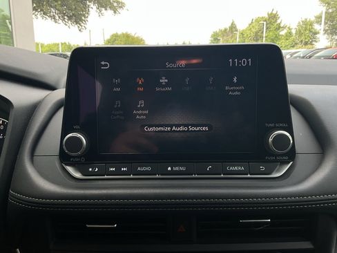 Used 2025 Nissan Rogue SV FWD image 30