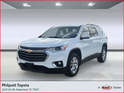 Used 2021 Chevrolet Traverse LT image 1