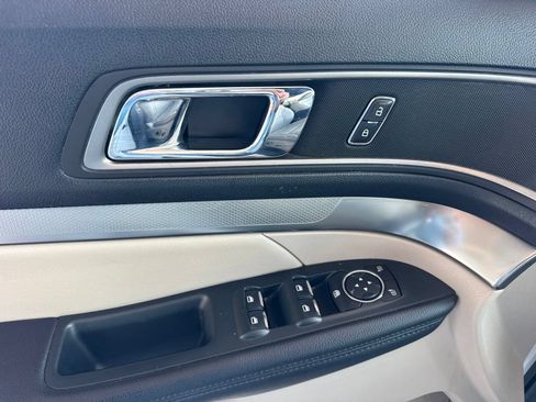 Certified 2018 Ford Explorer XLT w/ Equipment Group 202A FWD image 24