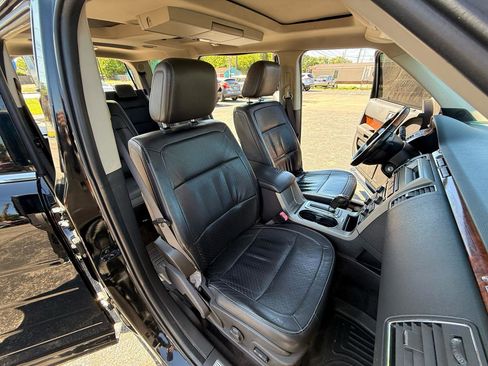 Used 2009 Ford Flex Limited FWD image 15