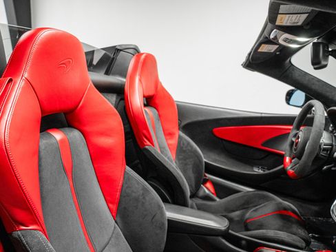 Used 2018 McLaren 570S Spider image 23