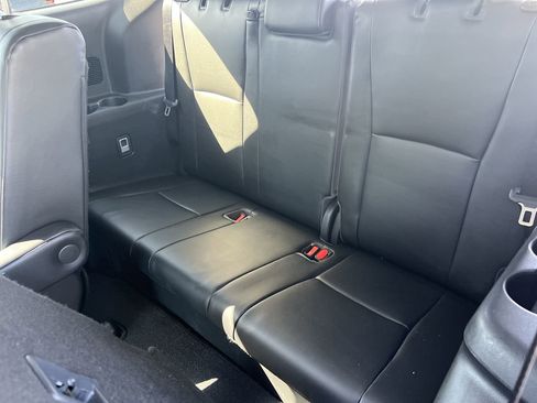 Used 2022 Toyota Highlander XLE AWD/4WD image 33