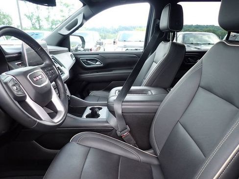 Used 2024 GMC Yukon SLT AWD/4WD image 17