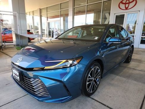 Certified 2025 Toyota Camry XLE image 6