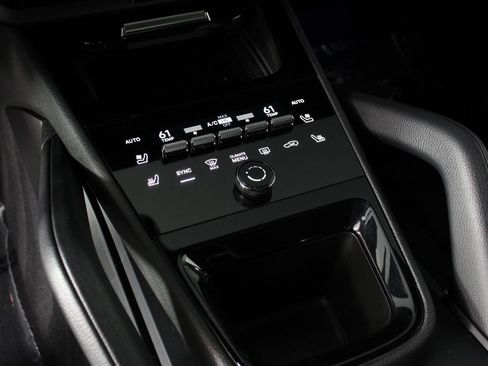 Certified 2024 Porsche Cayenne AWD/4WD image 18