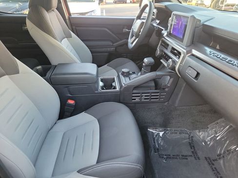 Used 2025 Toyota Tacoma TRD Sport AWD/4WD image 16