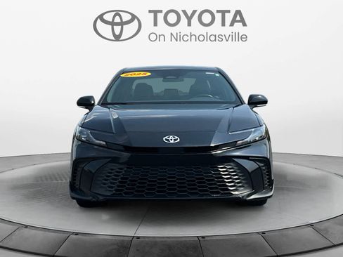 Used 2025 Toyota Camry SE FWD image 8