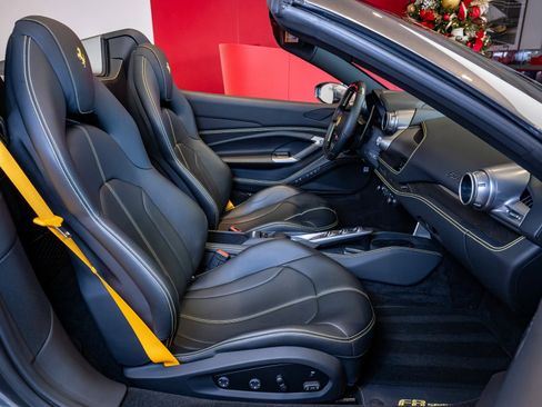 Used 2022 Ferrari F8 Tributo image 18