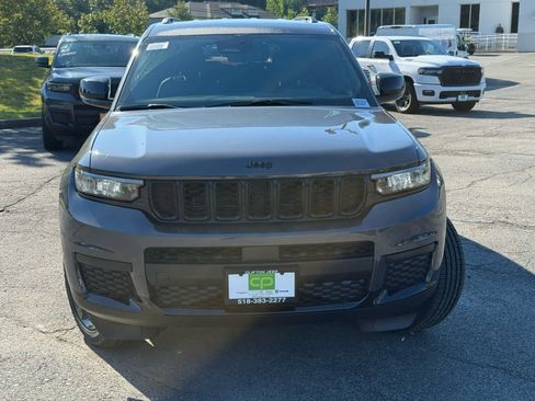 New 2025 Jeep Grand Cherokee L Laredo image 2