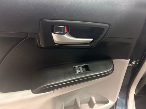 Used 2014 Toyota Camry LE image 19