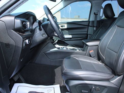 Used 2023 Ford Explorer Limited w/ Hybrid Equipment Group 310A AWD/4WD image 38