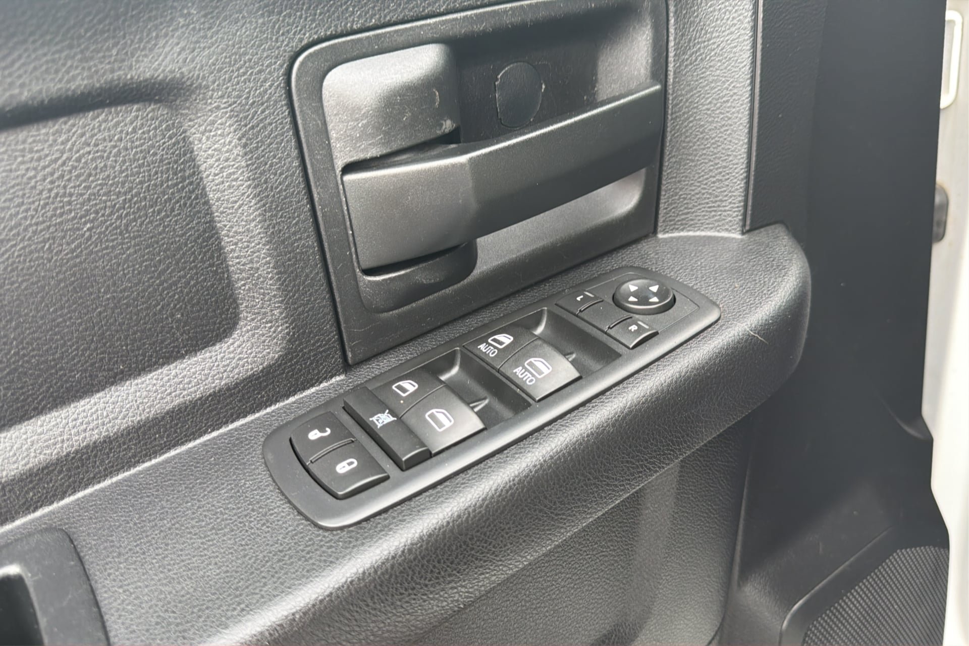 Used 2016 RAM 2500 Tradesman w/ Chrome Appearance Group AWD/4WD image 19
