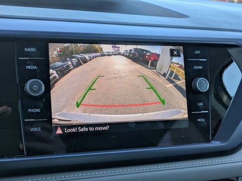 Used 2024 Volkswagen Taos SE image 9