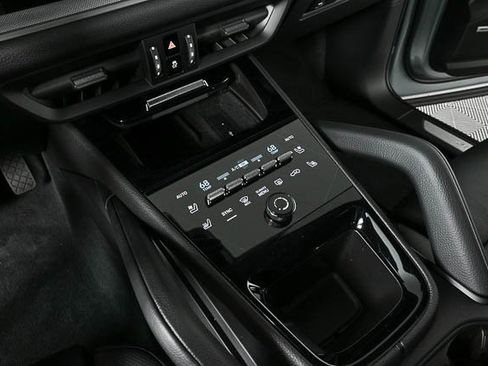 Certified 2025 Porsche Cayenne image 18