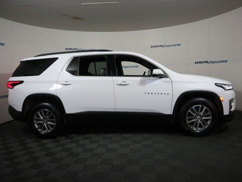Used 2023 Chevrolet Traverse LT FWD image 4