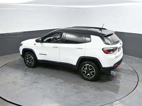 Used 2025 Jeep Compass Trailhawk AWD/4WD image 42
