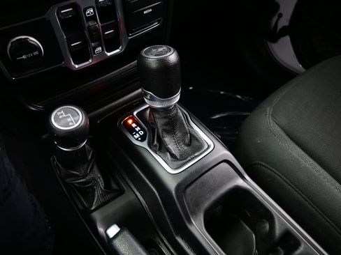 Used 2019 Jeep Wrangler Unlimited Sport S AWD/4WD image 22
