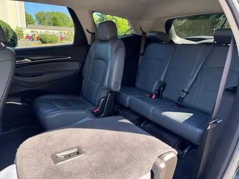 Used 2019 Buick Enclave Essence image 22