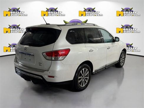 Used 2016 Nissan Pathfinder SL image 4