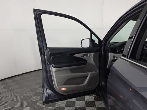 Used 2016 Honda Pilot Touring image 21