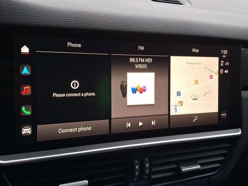 Used 2023 Porsche Cayenne w/ Premium Package image 15