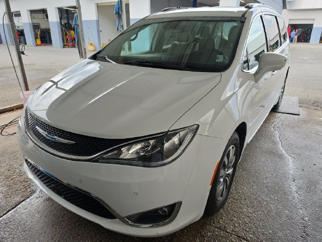 Used 2020 Chrysler Pacifica Touring-L Plus w/ Advanced Safetytec Group FWD image 8
