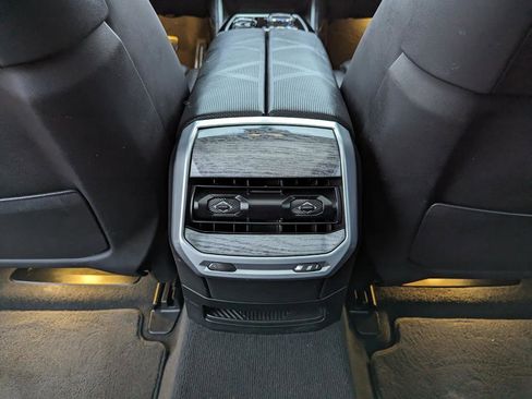 Used 2023 BMW 760i xDrive image 41