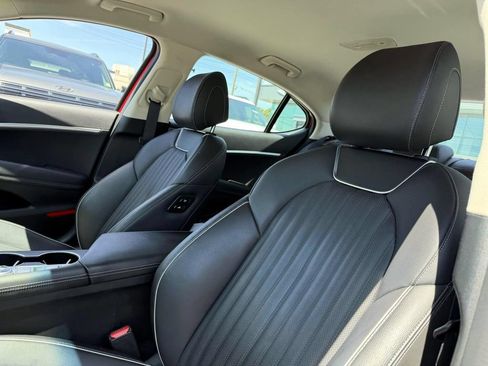 Used 2023 Genesis G70 2.0T AWD/4WD image 9