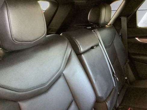 Used 2024 Cadillac XT5 Luxury AWD/4WD image 16