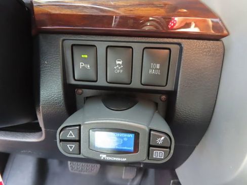 Used 2016 Toyota Tundra Limited w/ Limited Premium Package AWD/4WD image 28