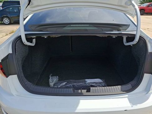 Used 2019 Volkswagen Jetta SE w/ Cold Weather Package FWD image 30