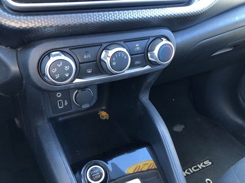 Used 2020 Nissan Kicks S image 21