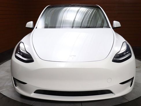 Used 2022 Tesla Model Y Long Range AWD/4WD image 2