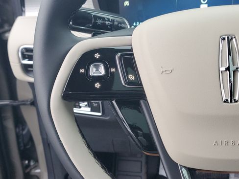 New 2026 Lincoln Corsair Premiere image 17