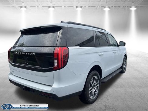 Used 2025 Ford Expedition Active AWD/4WD image 16