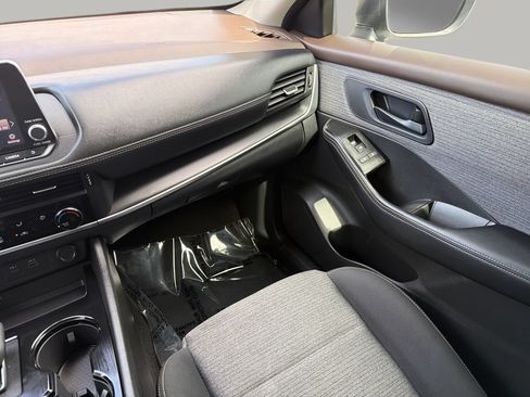 Used 2022 Nissan Rogue S FWD image 13