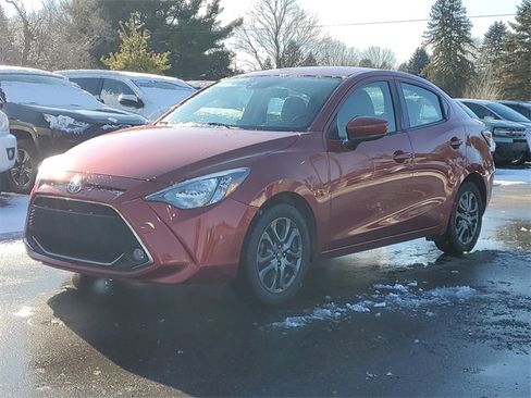Used 2019 Toyota Yaris L image 2