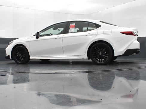 Used 2025 Toyota Camry SE image 37